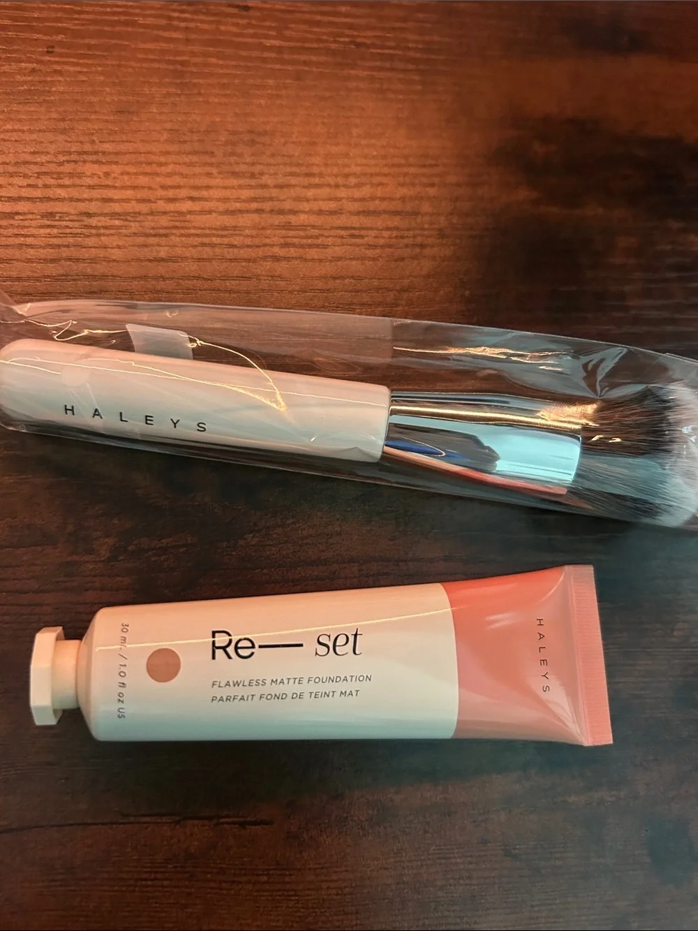 Haleys Matte Mastery Oil Control Foundation Duo Kabuki brush and 3.25